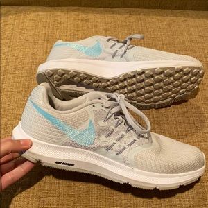 Nike Run Swift Tennis Shoe, size 8.5